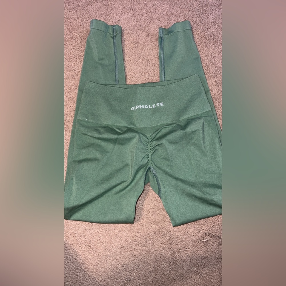 Alphalete Amplify, size small, Color is called Jade